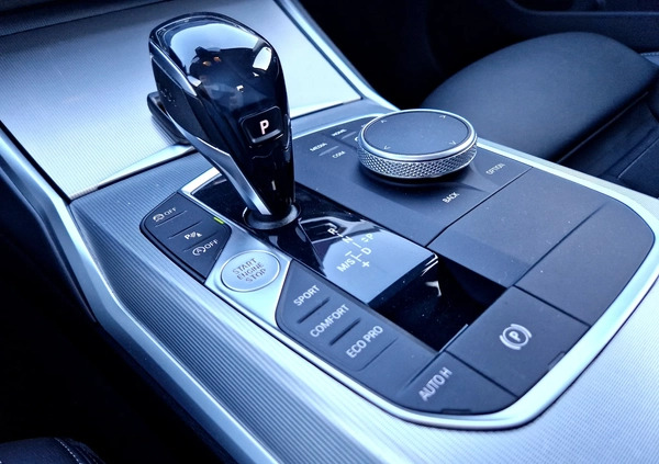 BMW Seria 3 cena 99900 przebieg: 171000, rok produkcji 2019 z Rumia małe 781